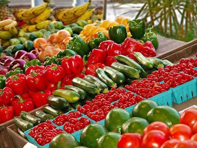 市場の色々な野菜