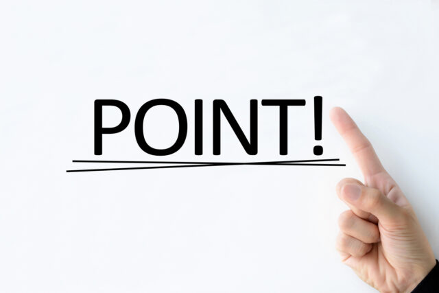 point！を指す右手人差し指